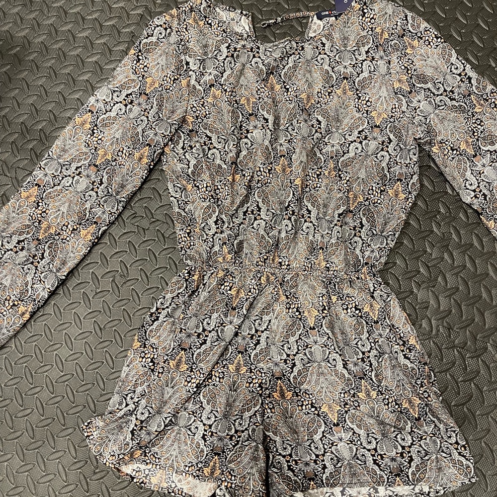 Patterned Long Sleeve Romper -SIZE LARGE - NEW